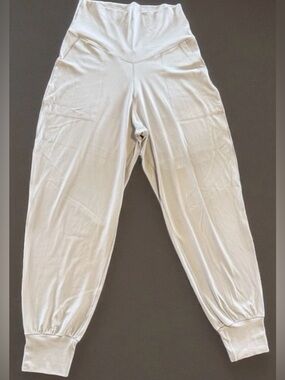 Beige High Rise Joggers Women’s Contoured Waist Stretch Athleisure Pockets Pants